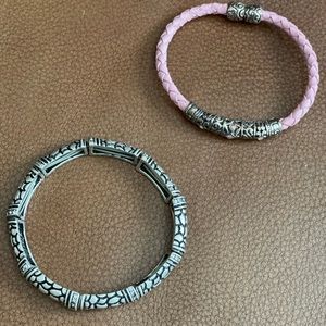 Premier bracelets